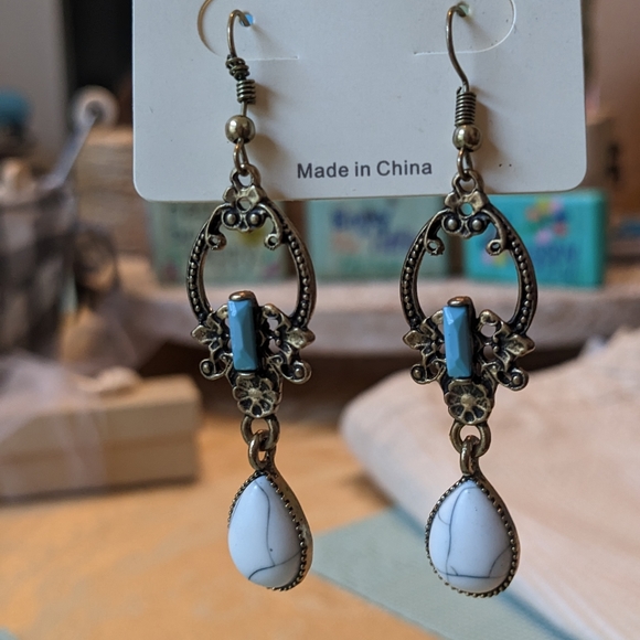 NEW Turquoise Antique Gold Costume Earrings - Picture 7 of 8